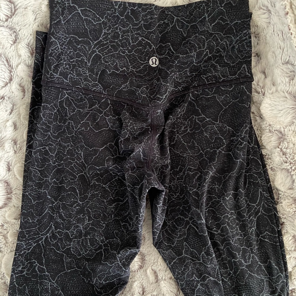 Lululemon Align 28” Lacescape Dark. Read below